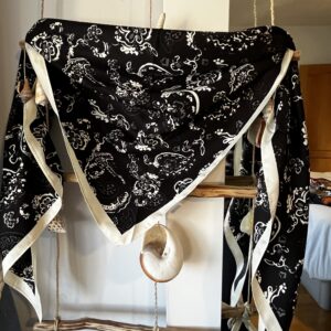 Pañuelo grecas negro