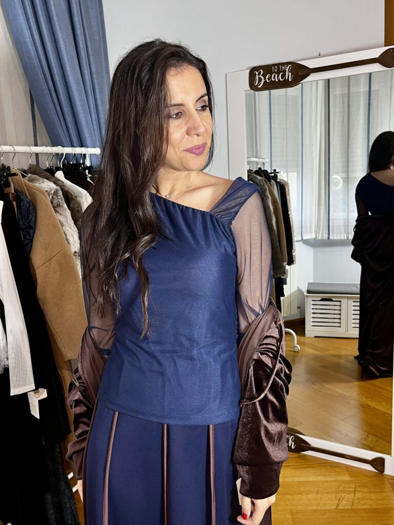 Top azul calado