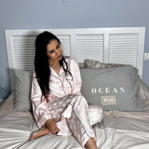 Pijama satinado mariposas rosa