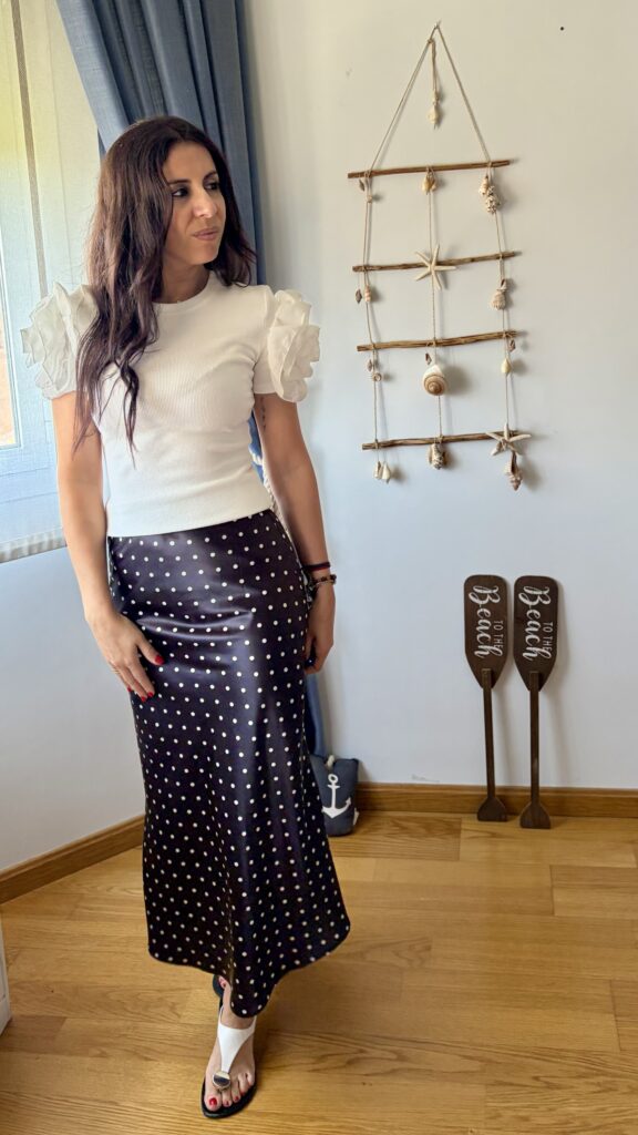 Falda satinada lunares